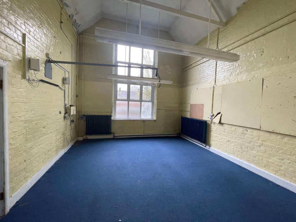 Lot: 5 - FORMER SCHOOL ON ONE ACRE SITE INCLUDING PLAYGROUND AND CAR PARK WITH POTENTIAL - Internal room 7